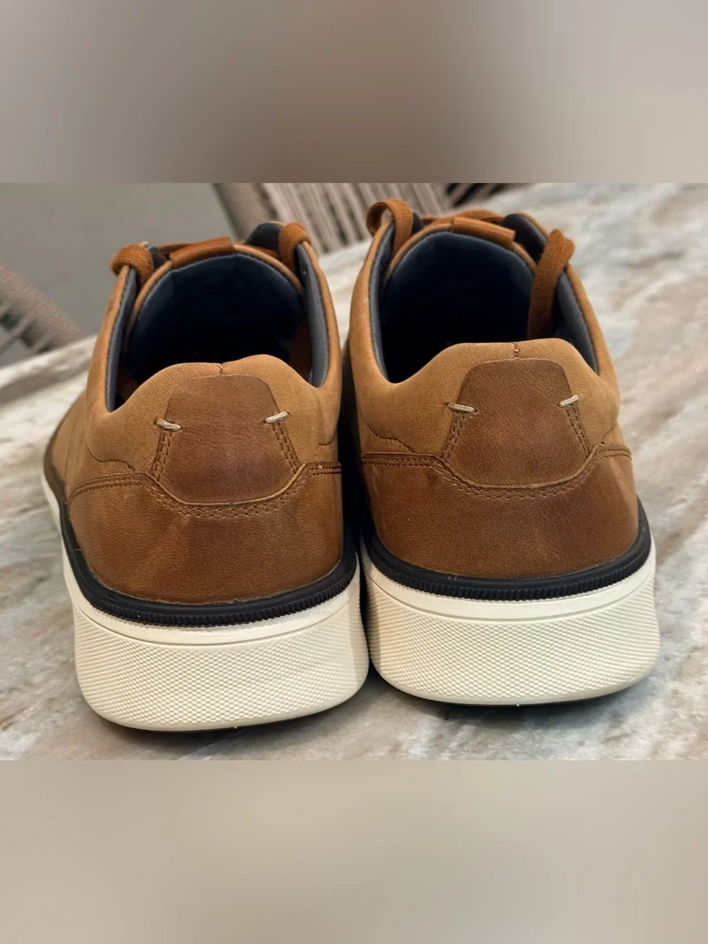 Men’s JOHNSTON & MURPHY XC4 tan oil rubbed leather oxfords- Size 11.5